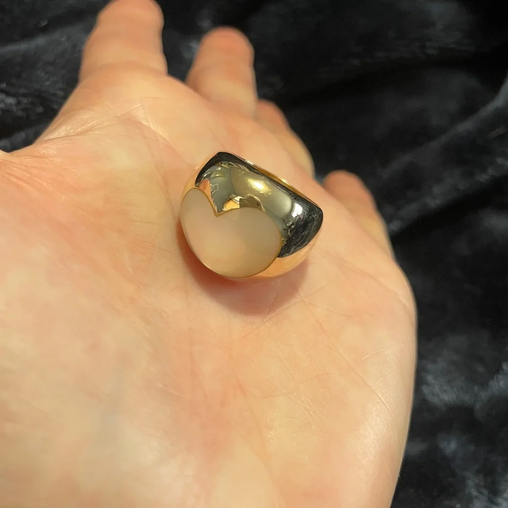 Gold Ring, 14kt with Beautiful Mother of Pearl HEART. 
This Gorgeous Dome Ring! - Picture 11 of 17